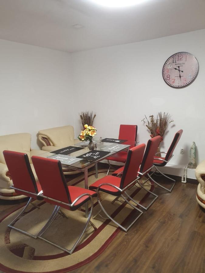 Relax Haus Hotel Hunedoara Exterior photo